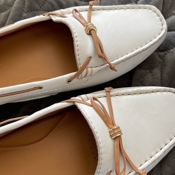 Clarks Artisan loafers. Clarks womans sz10 shoe. White leather never worn loafer - Picture 3 of 13